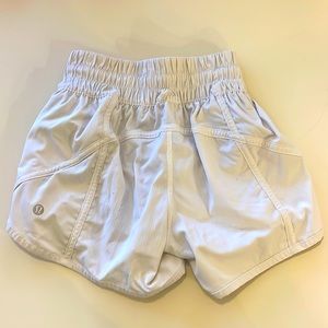 Lululemon Tracker Low Rise Lined 4”, size 0, white